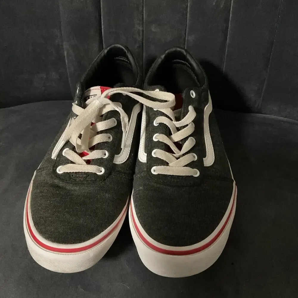 Vans old school, low‎ top skate shoes, youth size 7 gently used